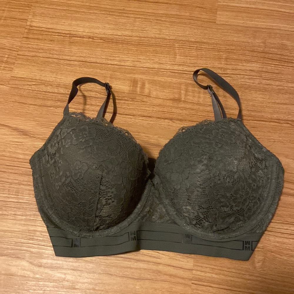 Lace detailed H&M bra